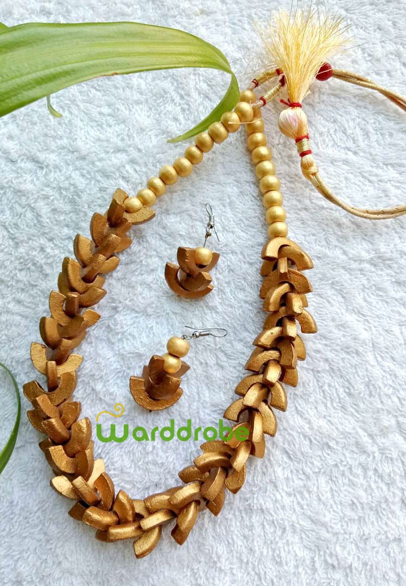 Handmade & Hand‑Painted Terracotta Jewellery Pendant Set. - Image 3