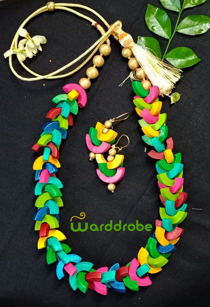 Handmade & Hand‑Painted Terracotta Jewellery Pendant Set.