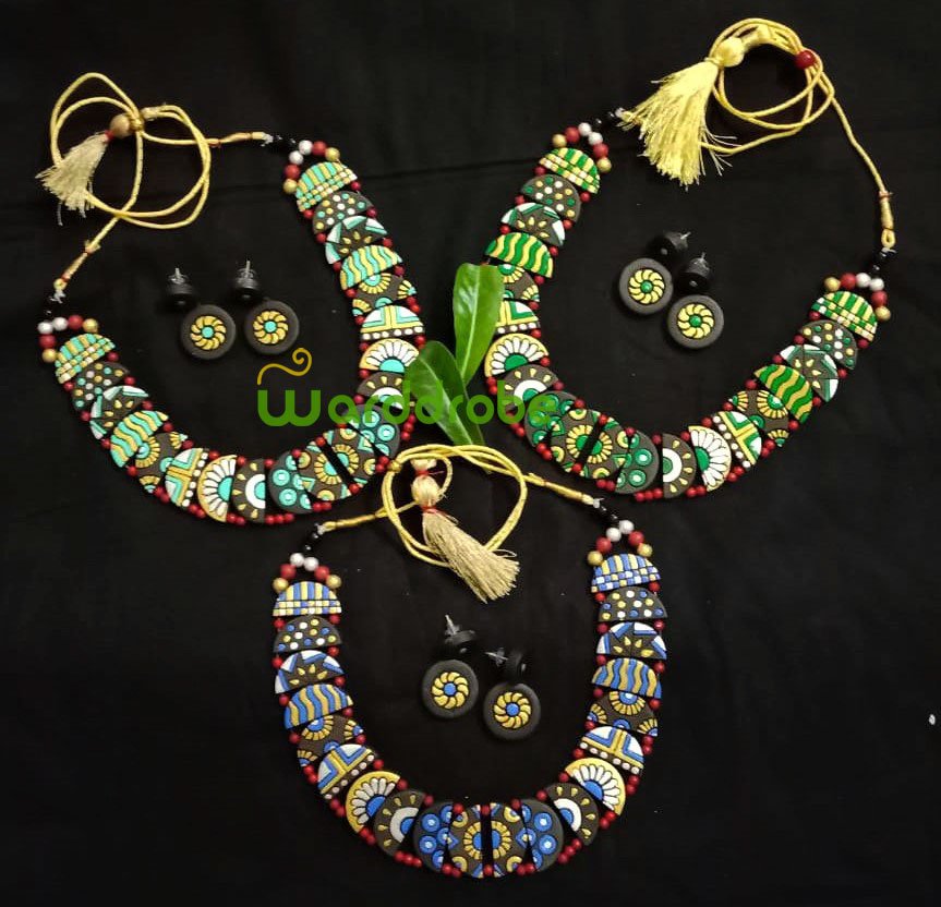 Handmade & Hand‑Painted Terracotta Jewellery Pendant Set. - Image 3