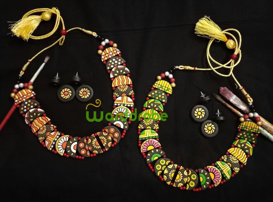 Handmade & Hand‑Painted Terracotta Jewellery Pendant Set. - Image 2