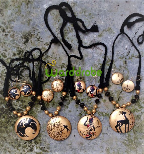 Handmade & Hand‑Painted Terracotta Jewellery Pendant Set. - Image 5