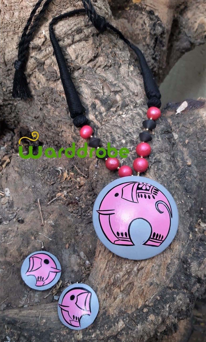 Handmade & Hand‑Painted Terracotta Jewellery Pendant Set. - Image 3