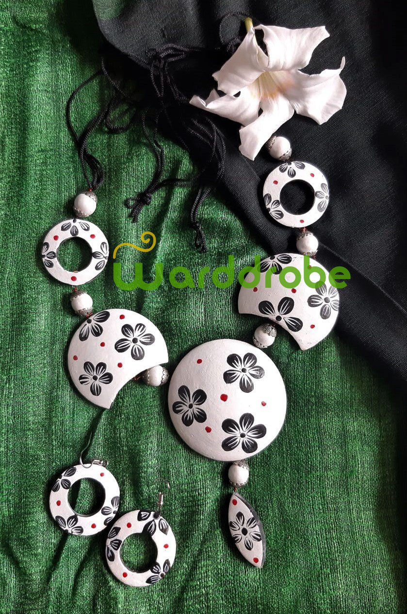 Handmade & Hand‑Painted Terracotta Jewellery Pendant Set.