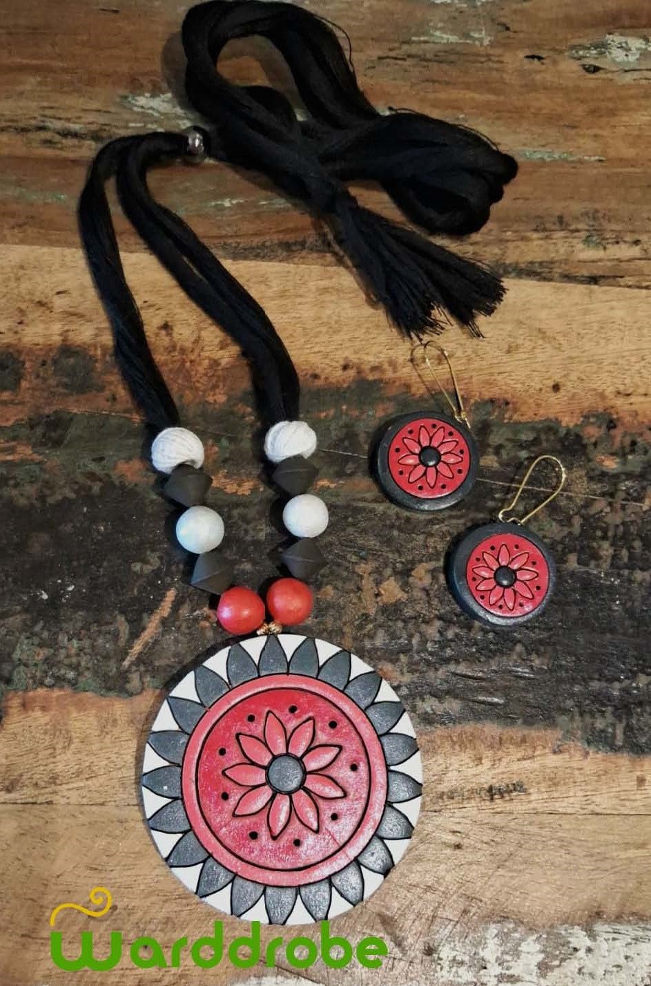 Handmade & Hand‑Painted Terracotta Jewellery Pendant Set. - Image 2