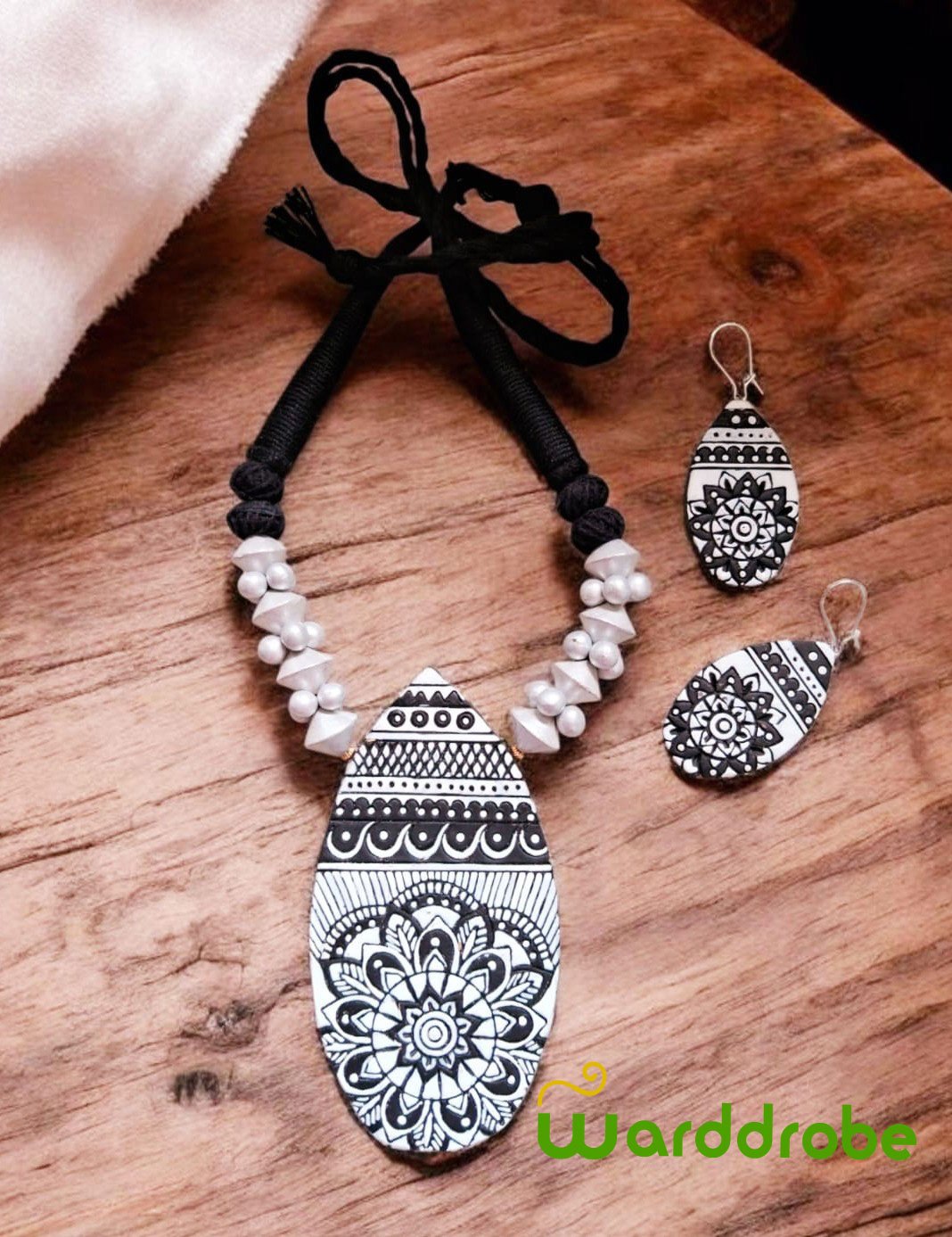 Handmade & Hand‑Painted Terracotta Jewellery Pendant Set.