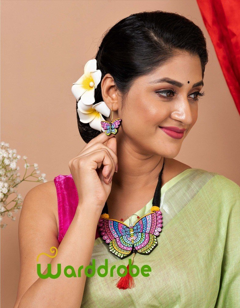 Handmade & Hand‑Painted Terracotta Jewellery Pendant Set.