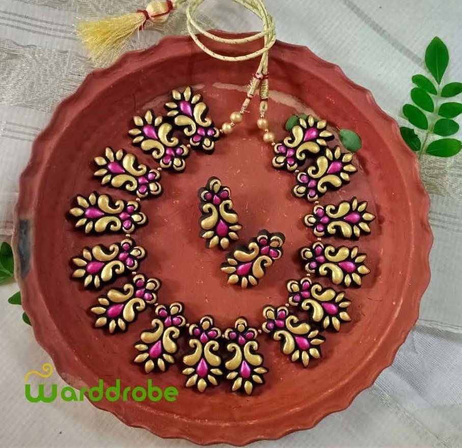 Handmade & Hand‑Painted Terracotta Jewellery Pendant Set. - Image 4
