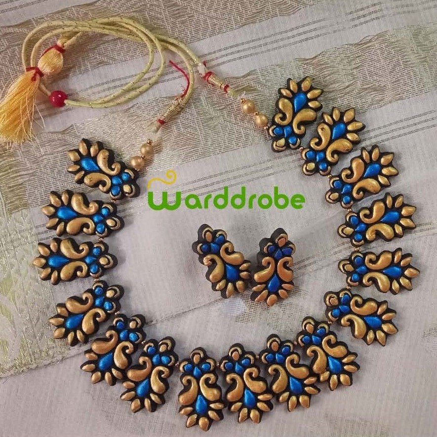 Handmade & Hand‑Painted Terracotta Jewellery Pendant Set. - Image 5