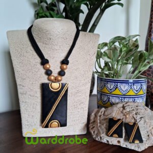 Handmade & Hand‑Painted Terracotta Jewellery Pendant Set.