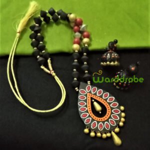 Handmade & Hand‑Painted Terracotta Jewellery Pendant Set.