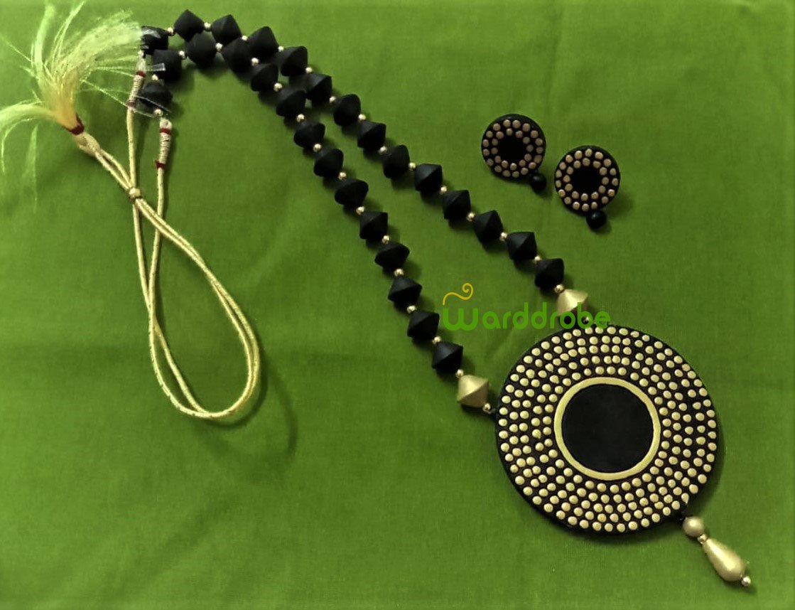 Handmade & Hand‑Painted Terracotta Jewellery Pendant Set.