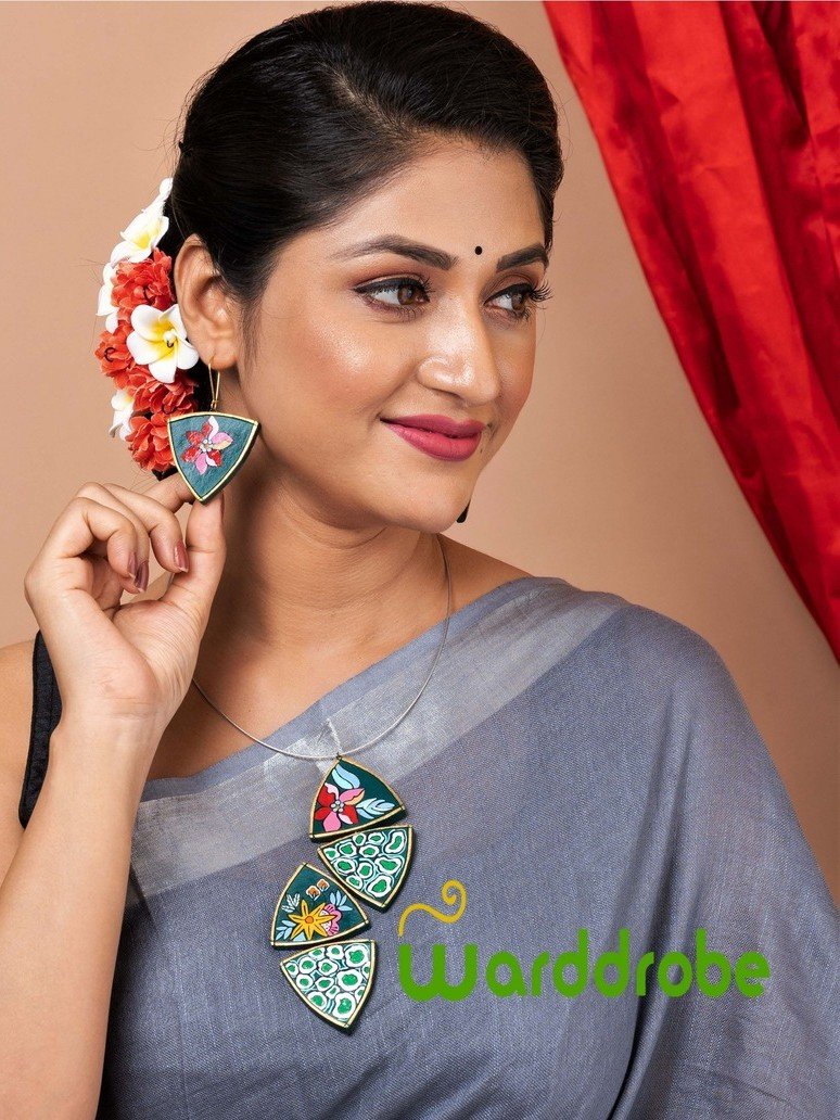 Handmade & Hand‑Painted Terracotta Jewellery Pendant Set. - Image 2