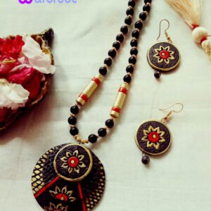 Handmade & Hand‑Painted Terracotta Jewellery Pendant Set.