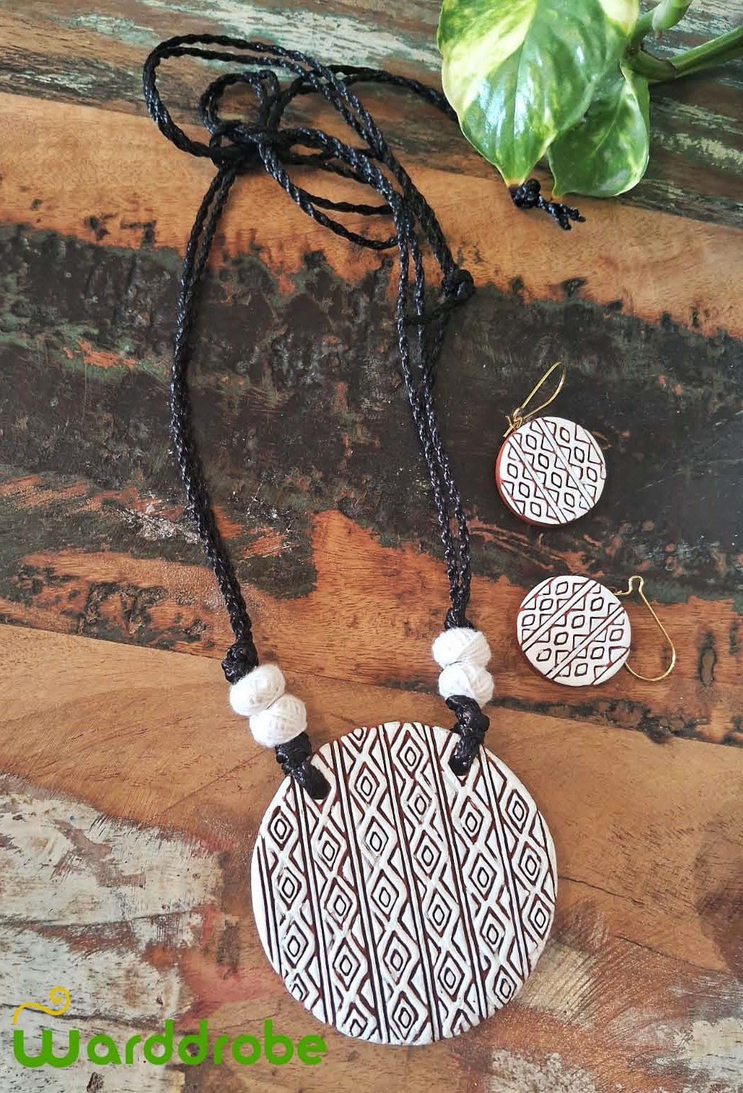 Handmade & Hand‑Painted Terracotta Jewellery Pendant Set. - Image 2