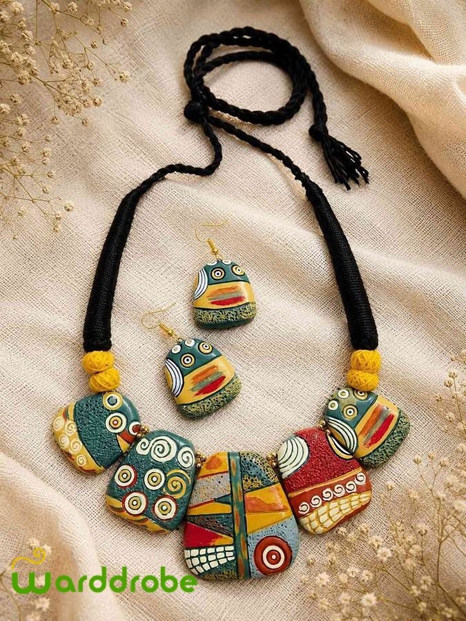 Handmade & Hand‑Painted Terracotta Jewelry Pendant Set - Image 4